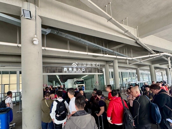  盛況空前！記者曬照：距離中澳之戰(zhàn)還有三小時，現(xiàn)場記者已超百名