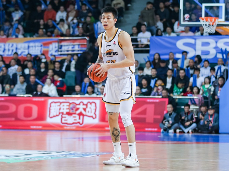  攻防俱佳！張鎮(zhèn)麟15中8拿到19分7板6助5斷2帽