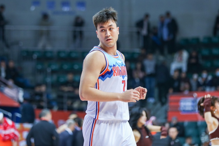  防到5犯被提前罰下！艾孜麥提全場9中3 貢獻9分1板1斷