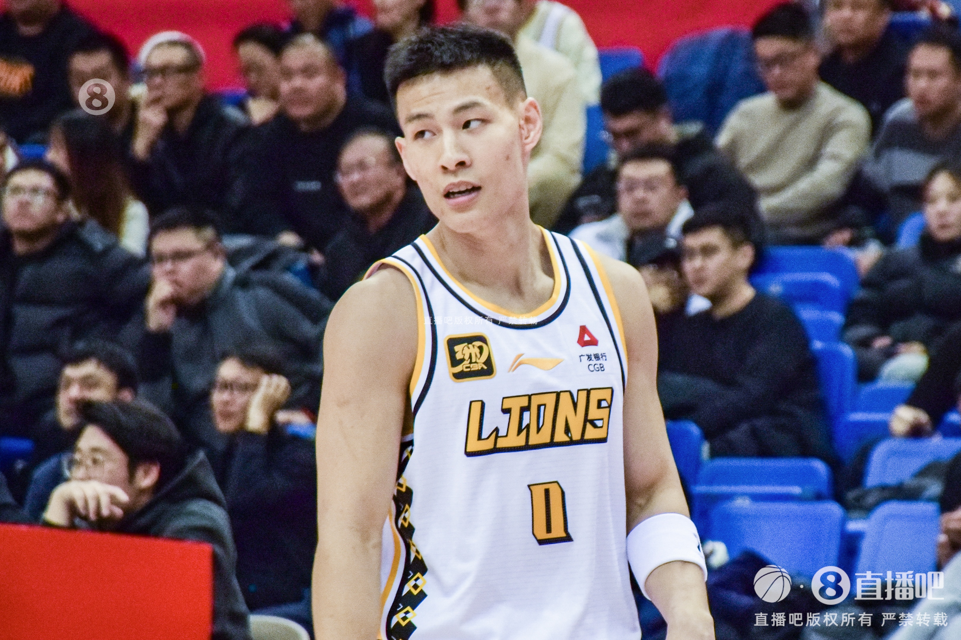  毫無狀態(tài)！林秉圣11投僅1中拿到3分3斷 出現(xiàn)2失誤4犯規(guī)