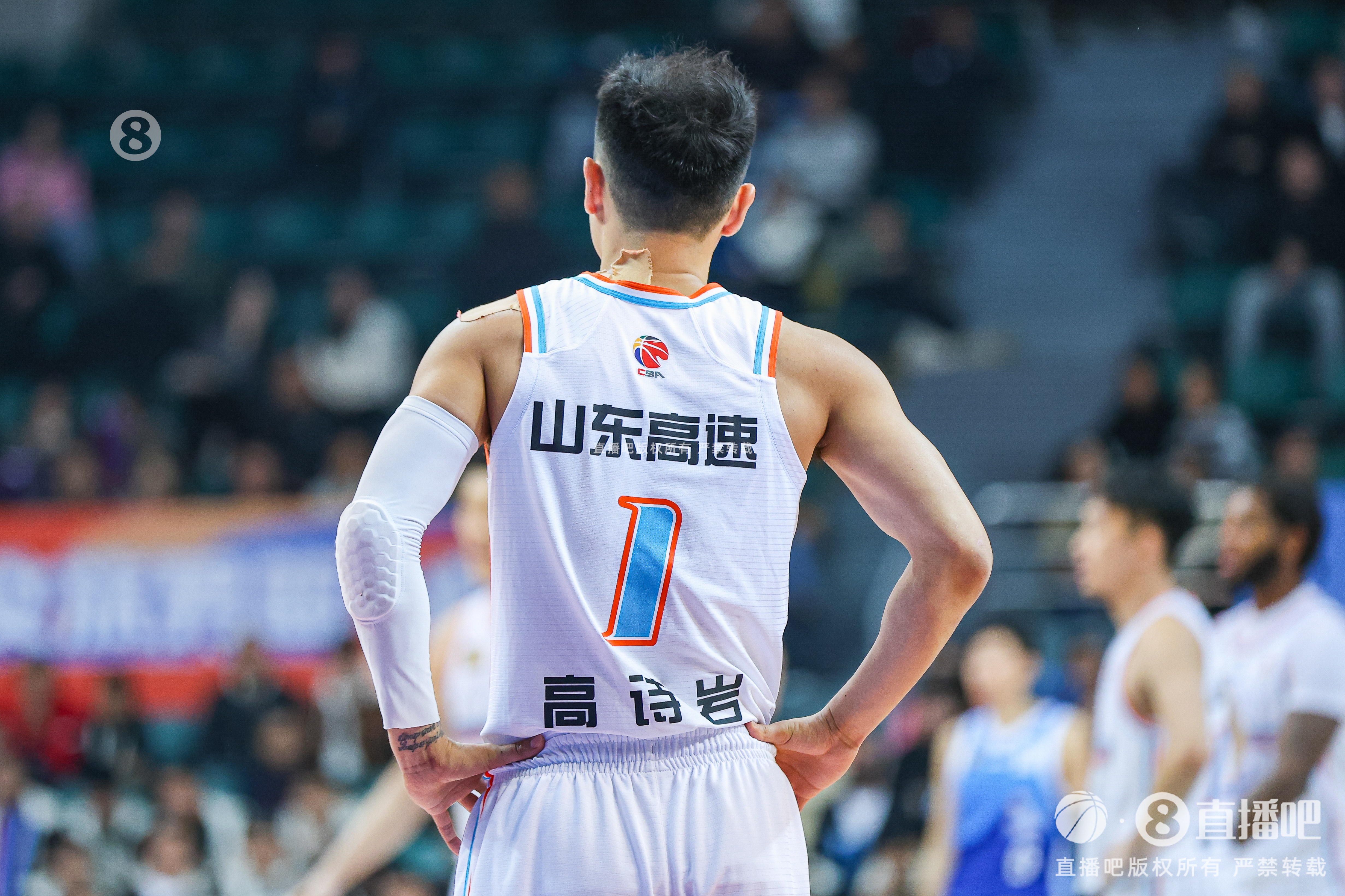  慢熱！首節(jié)山東落后四川1分 全隊(duì)首發(fā)5人單節(jié)合計(jì)僅拿到3分