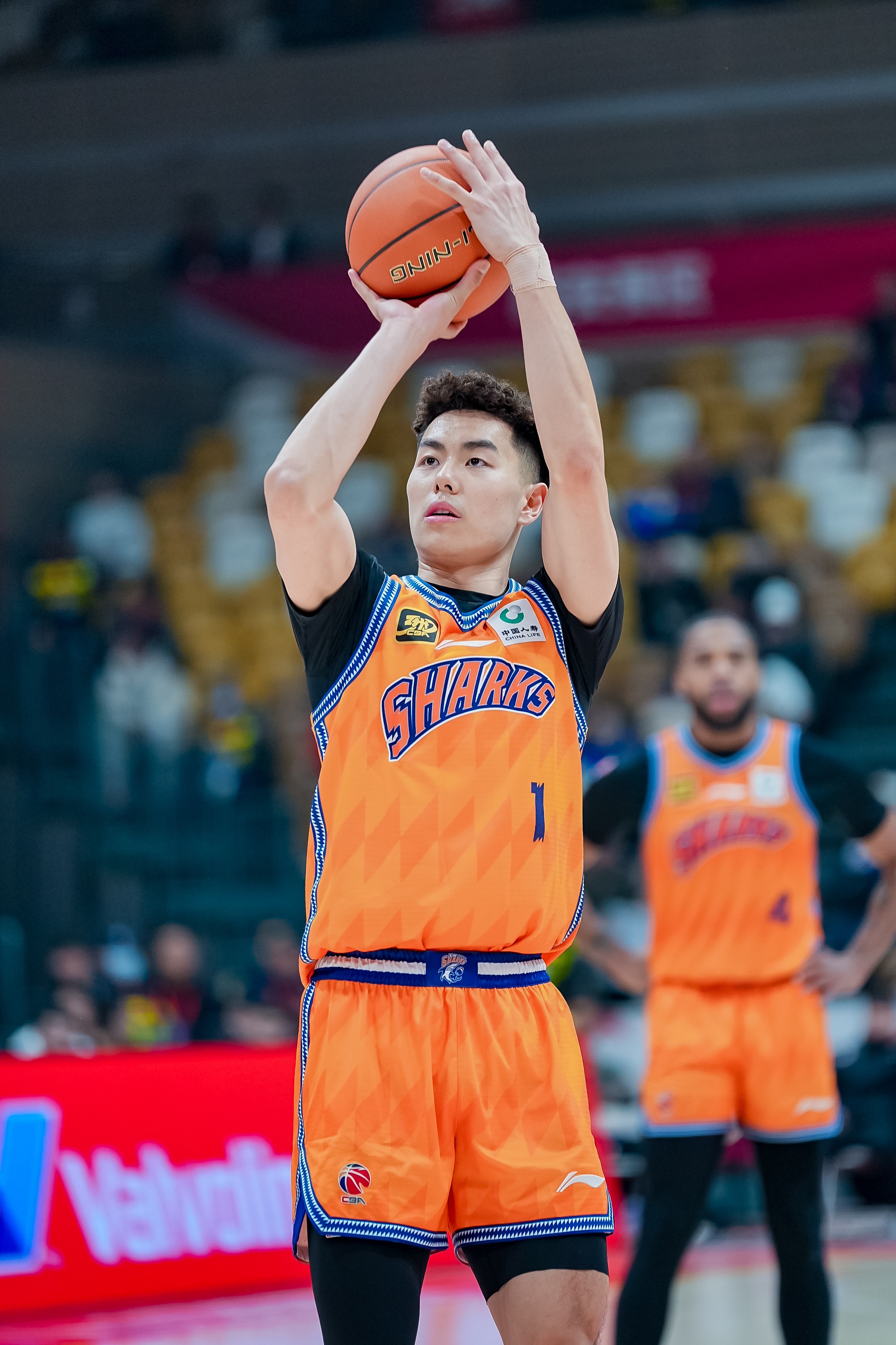  相當(dāng)高效！李添榮10中7&三分7中4拿全隊并列最高18分